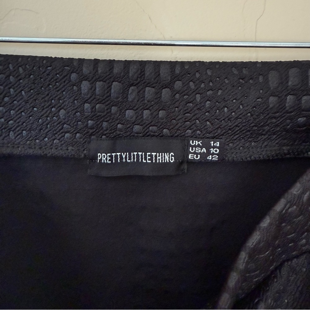 PrettyLittleThing Textured Ruffle Skort – Size 10 - Picture 5 of 5